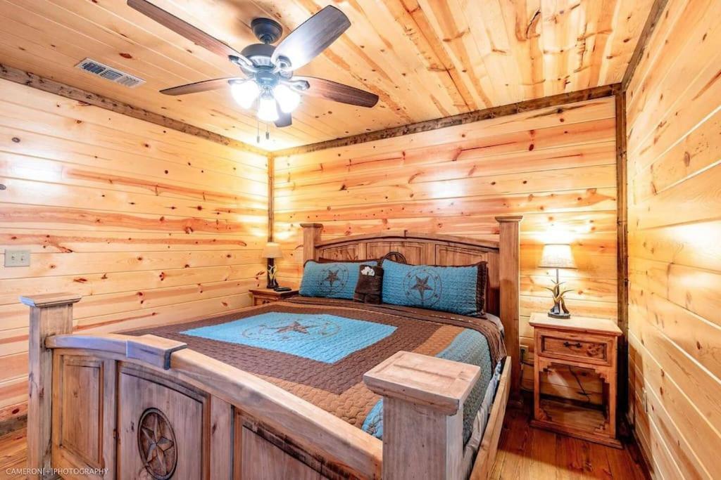 Iron Horse Lodge Sleeps 18, Games, Fire Pit, Hot Tub, Ev, More Broken Bow Buitenkant foto