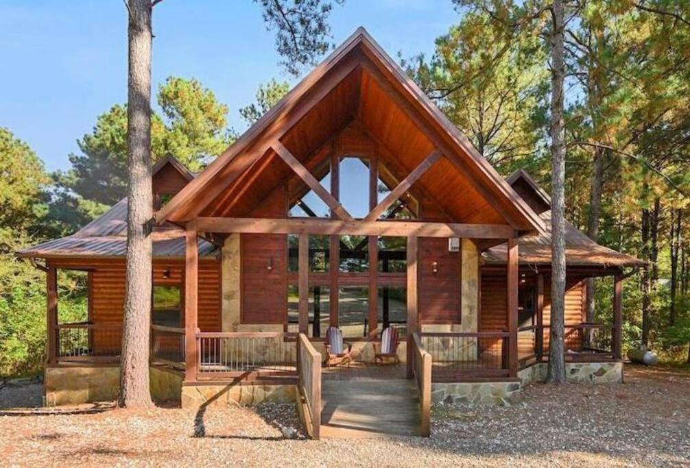 Iron Horse Lodge Sleeps 18, Games, Fire Pit, Hot Tub, Ev, More Broken Bow Buitenkant foto