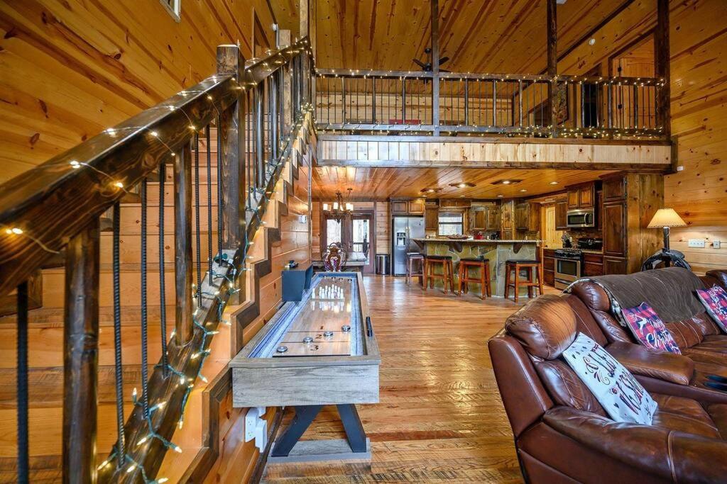 Iron Horse Lodge Sleeps 18, Games, Fire Pit, Hot Tub, Ev, More Broken Bow Buitenkant foto