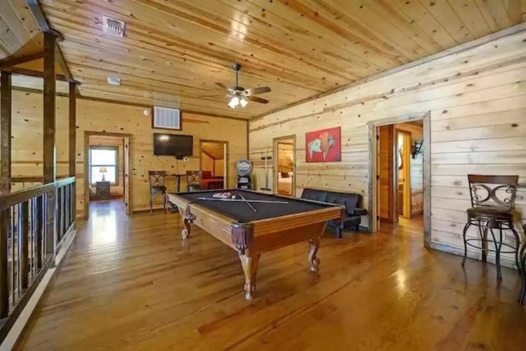 Iron Horse Lodge Sleeps 18, Games, Fire Pit, Hot Tub, Ev, More Broken Bow Buitenkant foto