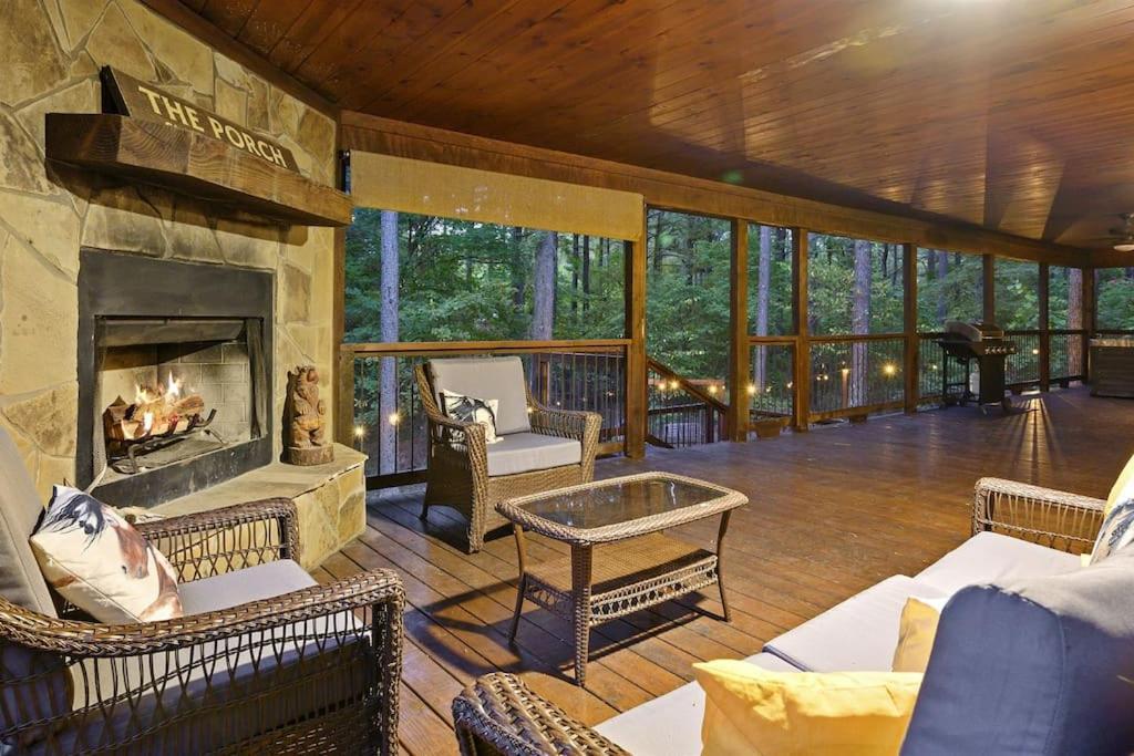 Iron Horse Lodge Sleeps 18, Games, Fire Pit, Hot Tub, Ev, More Broken Bow Buitenkant foto