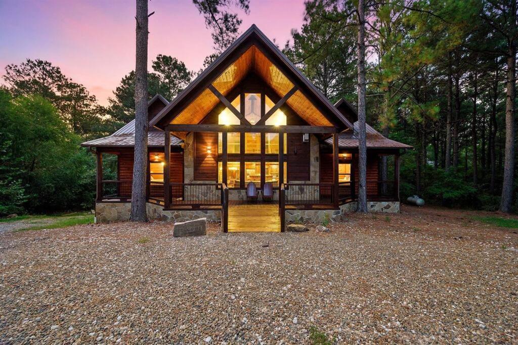 Iron Horse Lodge Sleeps 18, Games, Fire Pit, Hot Tub, Ev, More Broken Bow Buitenkant foto