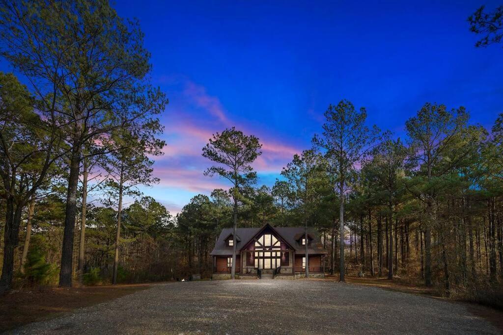Iron Horse Lodge Sleeps 18, Games, Fire Pit, Hot Tub, Ev, More Broken Bow Buitenkant foto